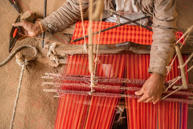 Explore Delhi and its colourful palaces, forts, and traditional street artisans