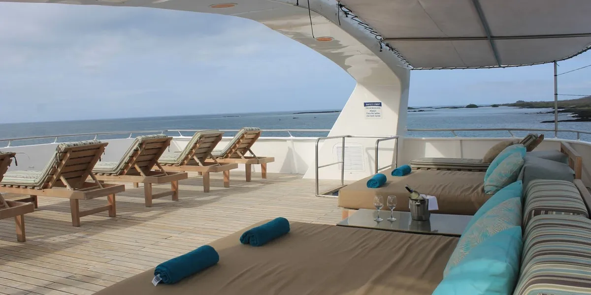 Cruise deck with sun loungers