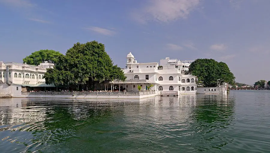 Explore Lake Pichola in Udaipur, Rajasthan, India